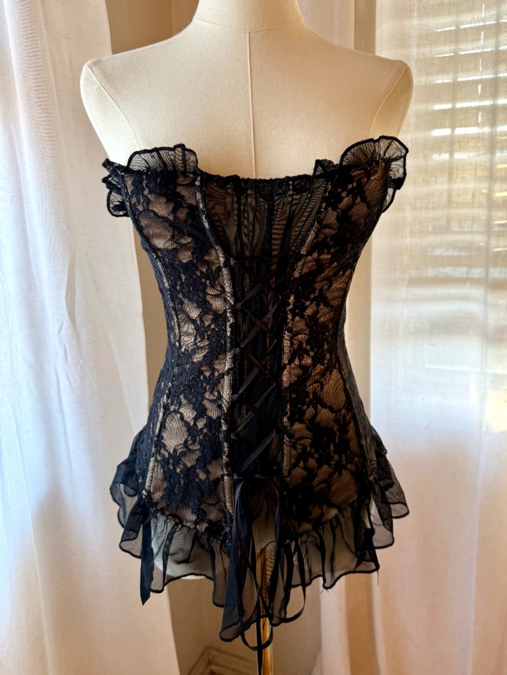 Vintage Y2K Frederick's of Hollywood long line corset.